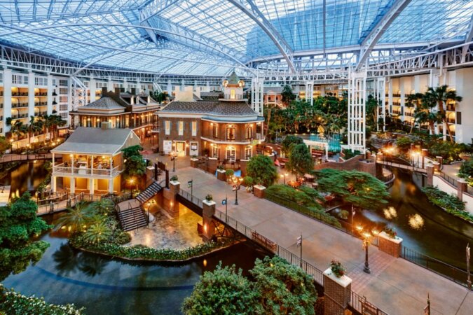 Gaylord Oryland atrium